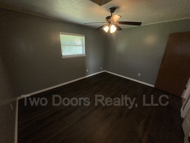 Building Photo - 137 E Jarman Dr