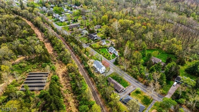 Building Photo - 112 Peapack Rd