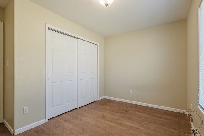 Building Photo - 519-518 29 3/8 Rd