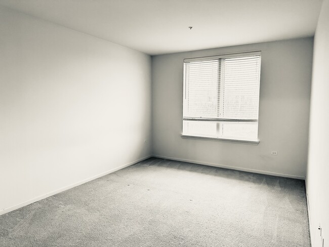 Building Photo - 801 Village Center Dr