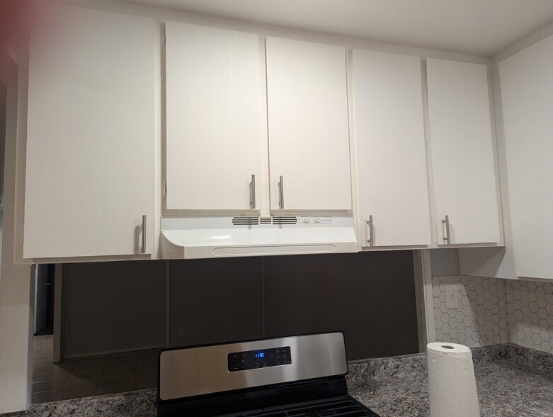 Building Photo - 709 Adeline Pl