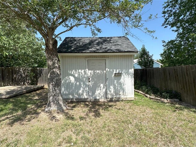 Building Photo - 5704 Cedardale Dr