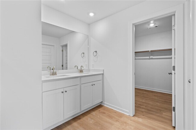 Building Photo - 813 Heeler Ave