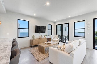 Building Photo - 99 Seaside Ave