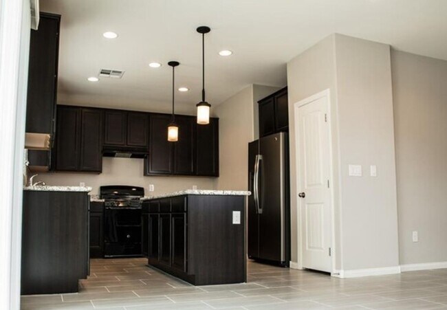 Building Photo - Beautiful 4 bedroom SW Area Home!! Corner ...