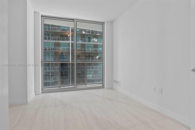 Building Photo - 77 SE 5th St