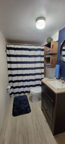 Building Photo - 649 Smadbeck Ave