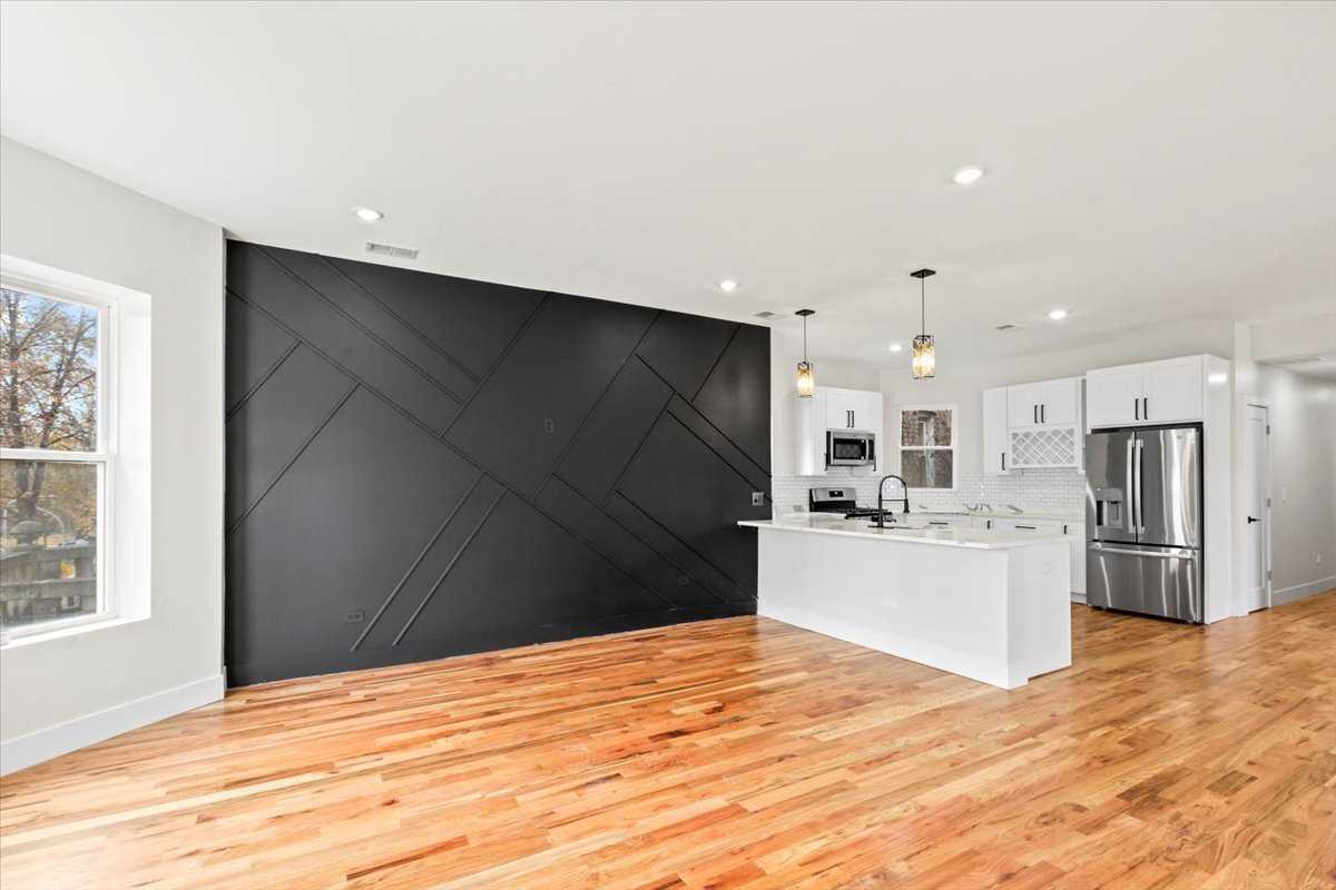 Building Photo - 6128 S Rhodes Ave