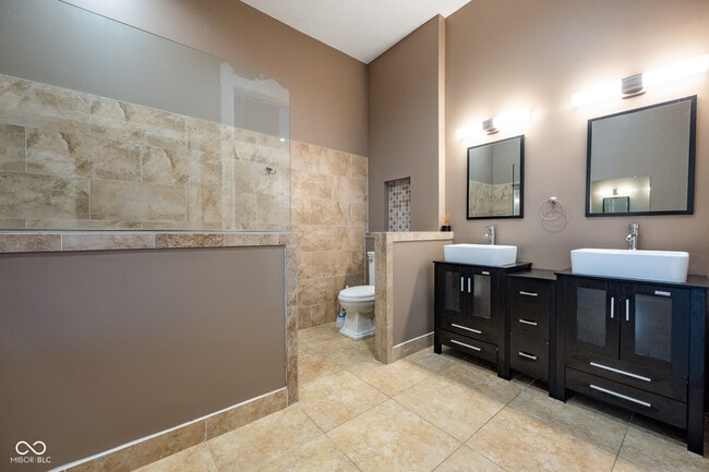 Building Photo - 12 E Washington St