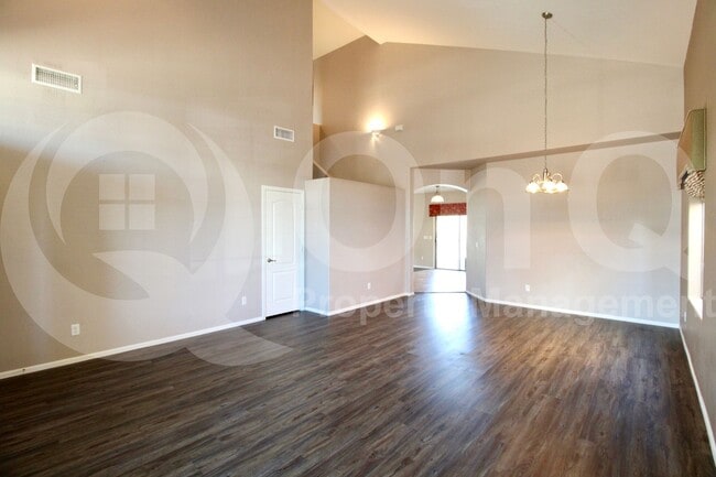 Building Photo - 11434 E Cliffrose Ln