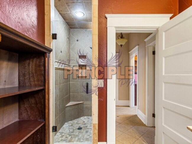 Building Photo - 820-822 W Silver
