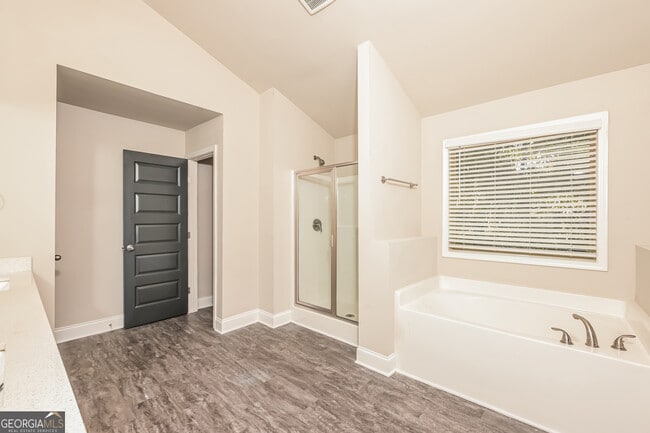 Building Photo - 747 Overlook Gln Dr