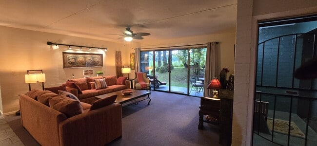 Building Photo - 42 Wainaku St