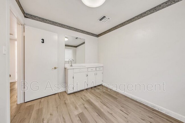 Building Photo - 275 O'Connor Dr