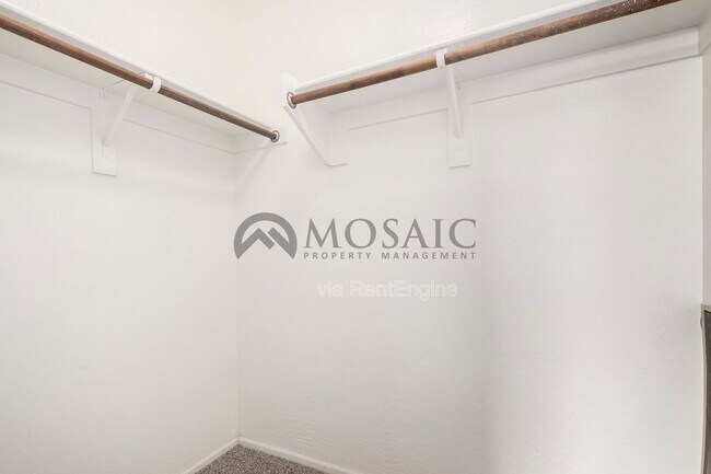 Building Photo - 904 E Euclid Ave