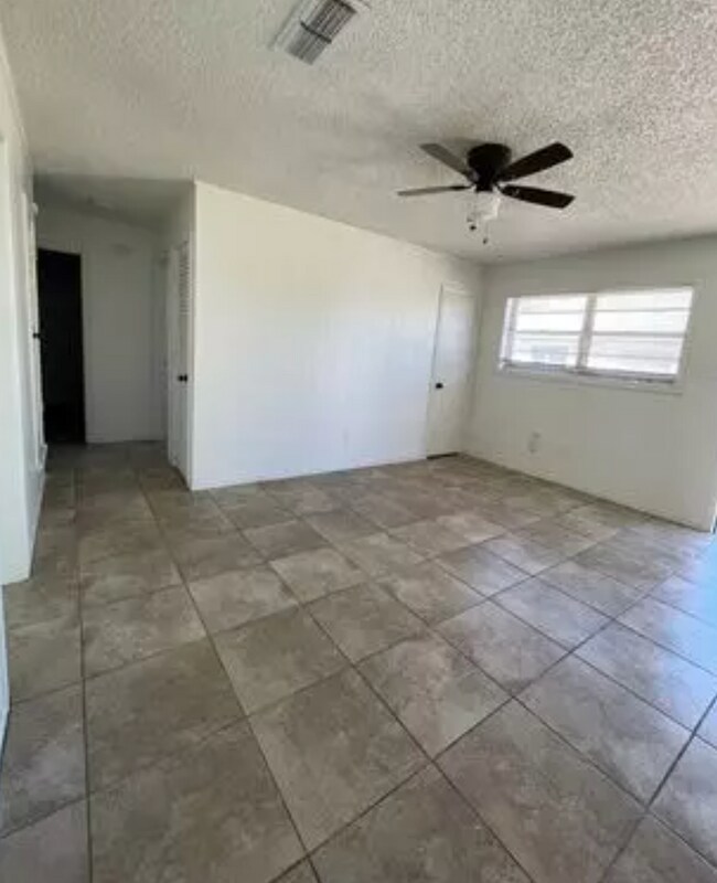 Building Photo - Centrally located 2BR/1BA | Updated | Water Included | $0 Application Fee | September Special