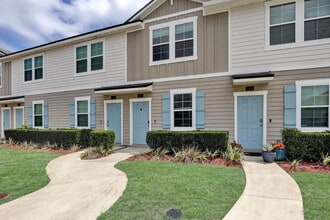 Building Photo - 2 bedroom/ 2.5 bathroom townhome in St Augustine!