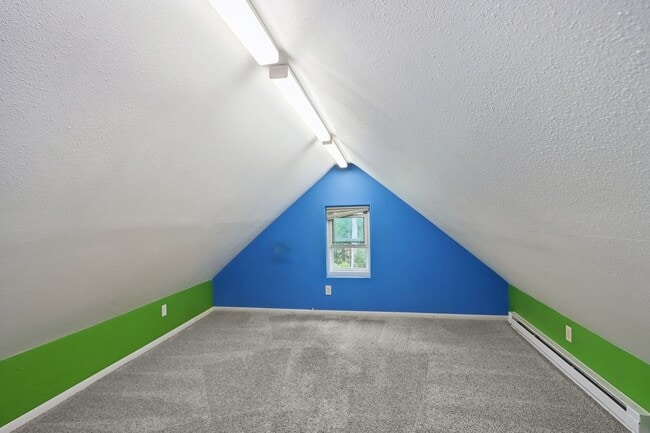 Building Photo - Charming 3-Bedroom Home for Rent in Lake M...