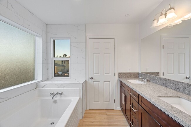 Building Photo - 8500 Grv Hl Ct