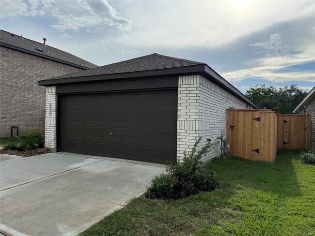 Building Photo - 9019 Rose Pelican Ln