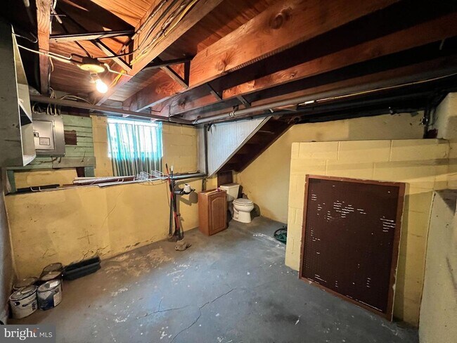 Building Photo - 448 Biddle St