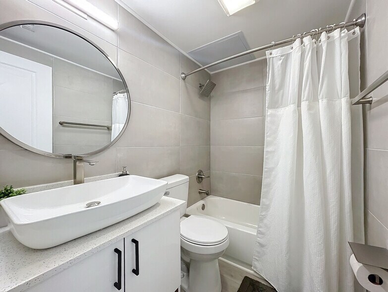 Building Photo - 1401 SE 15th St