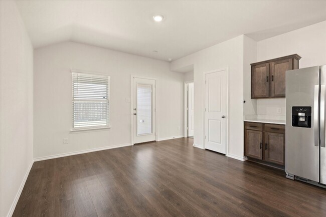 Building Photo - 3117 Pr Hl Grv