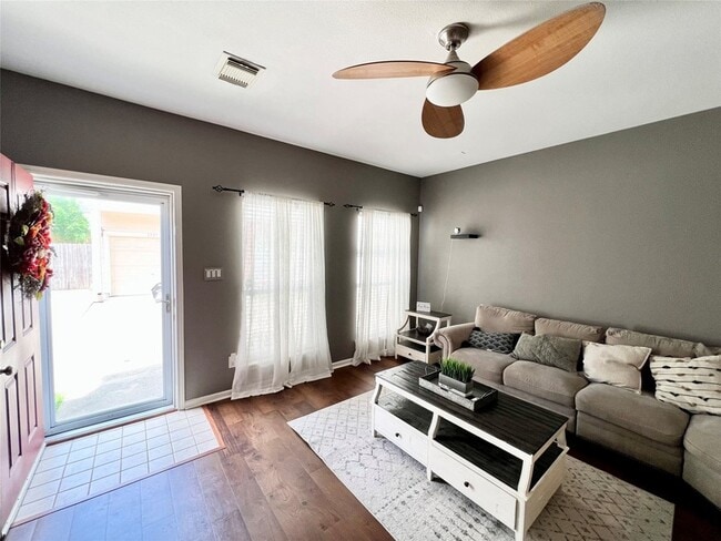 Building Photo - 2225 Naomi St