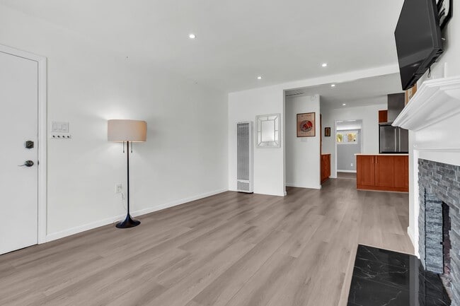 Building Photo - 6415 W 87th St