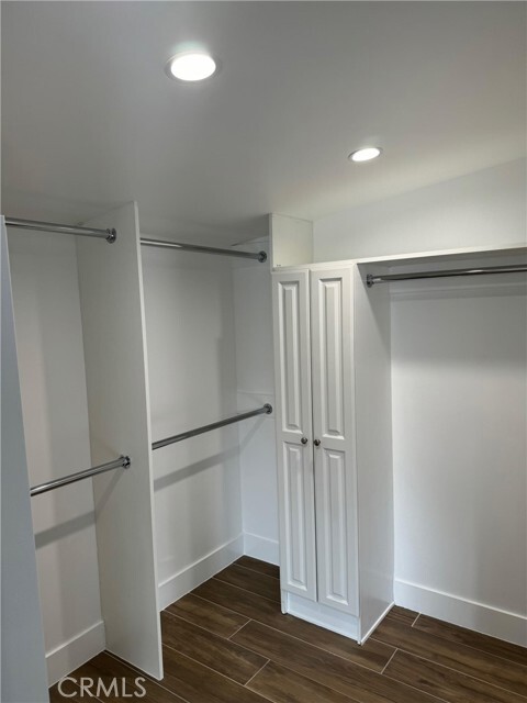 Building Photo - 6439 Graves Ave