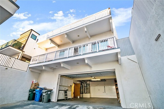 Building Photo - 714 N Juanita Ave