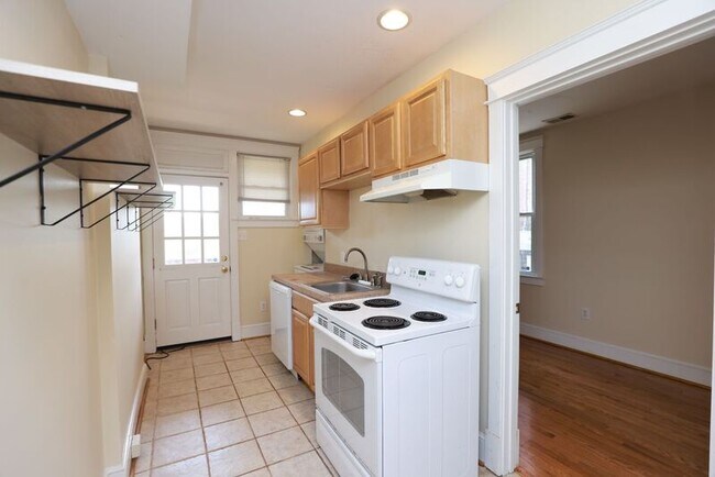 Building Photo - 1400 Bainbridge St