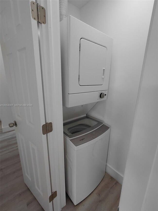 Building Photo - 5411 W 24th Ave