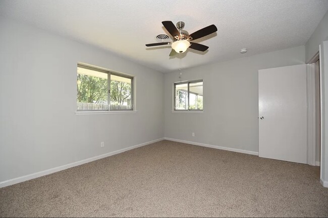 Building Photo - 10418 Rockland Dr