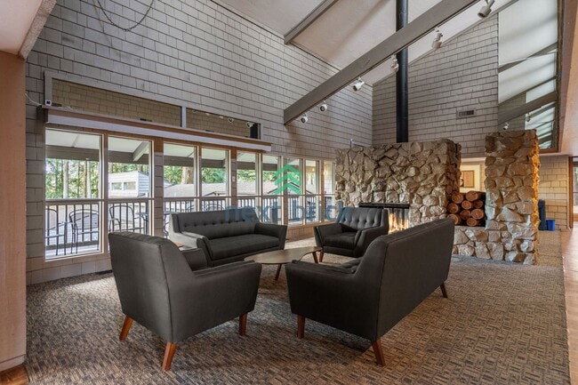 Building Photo - 2 BED & 1.75 BATH FOR RENT