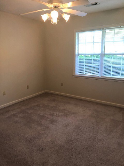 Building Photo - 2450 Town Creek Rd W