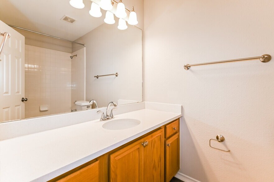 Building Photo - 1308 Doris Dr