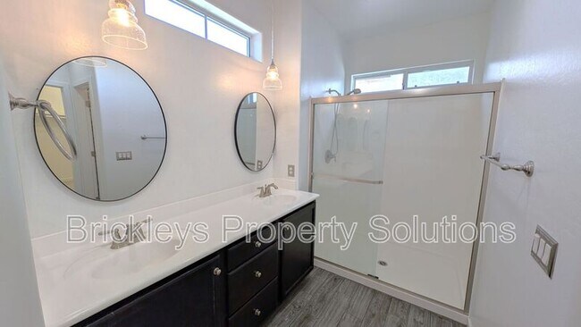 Building Photo - 2632 S Tobin