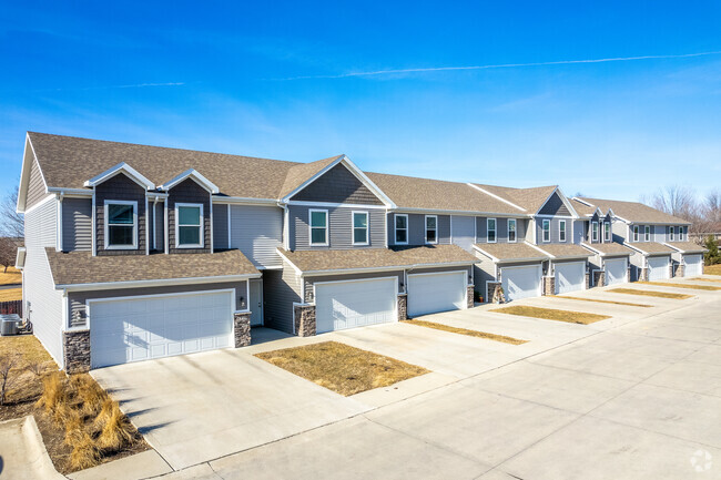 Building Photo - Northwoods Townhomes