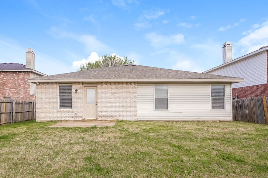 Building Photo - 541 Magdalen Ave