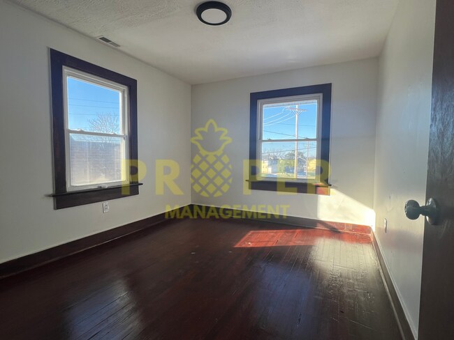 Building Photo - 2118 Malvern Ave