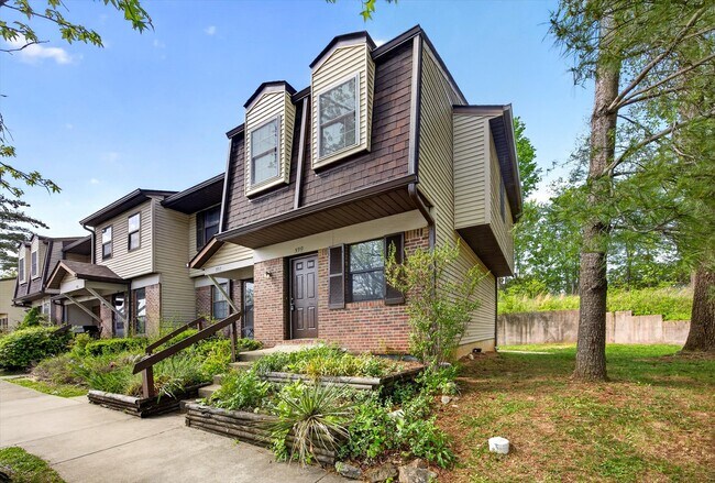 Building Photo - 599 E Graham Pl