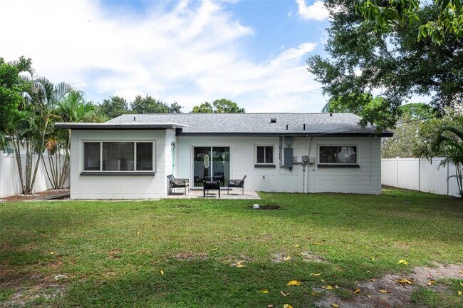 Building Photo - 5840 Dartmouth Ave N