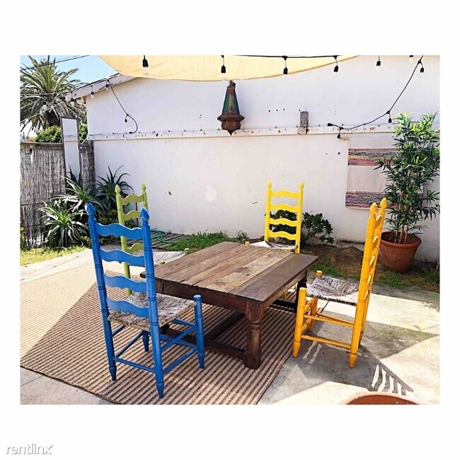 Building Photo - 2 br, 1 bath Apartment - 710 3rd St