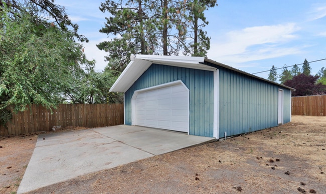 Building Photo - Charming Unfurnished Spokane Home with Large Shop in a Prime Northwest - Unfurnished