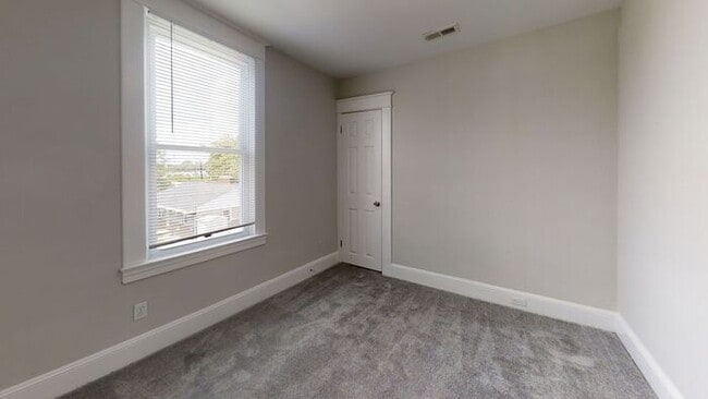 Building Photo - 3 Bedroom with Spacious basement