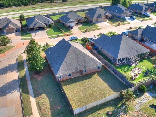 Building Photo - 3409 Valley