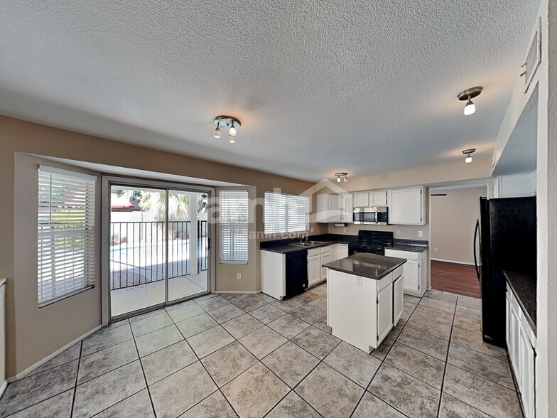 Building Photo - 7010 W Oraibi Dr