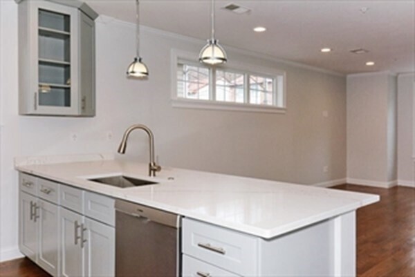 Building Photo - 47 Leyden St