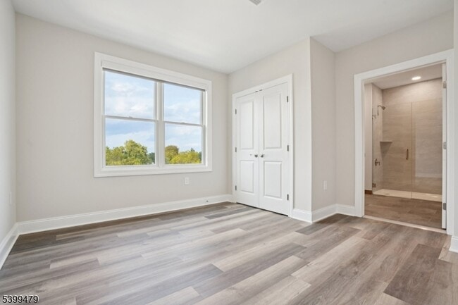 Building Photo - 246 Main St